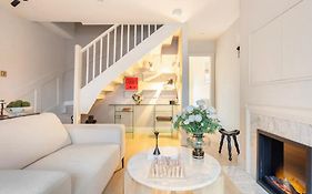 Spring Stays Cosy 2-Bed Residence With Free Parking